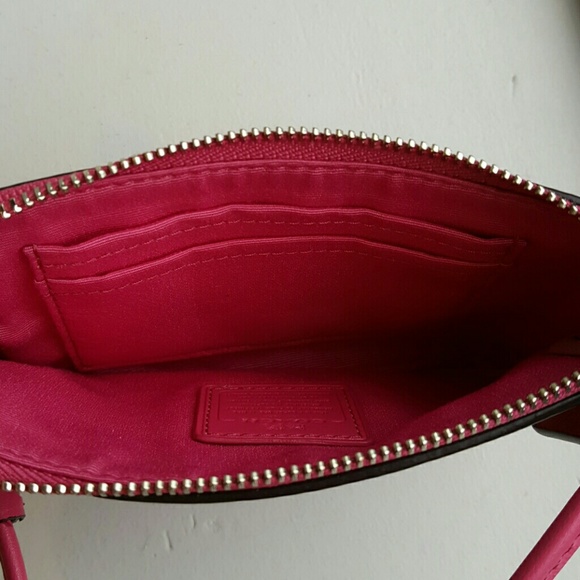 NWOT Coach Wristlet - Picture 5 of 6